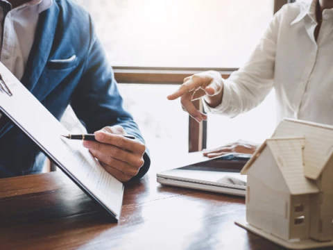 Kinh nghiệm mua bán nhà đất qua môi giới bất động sản